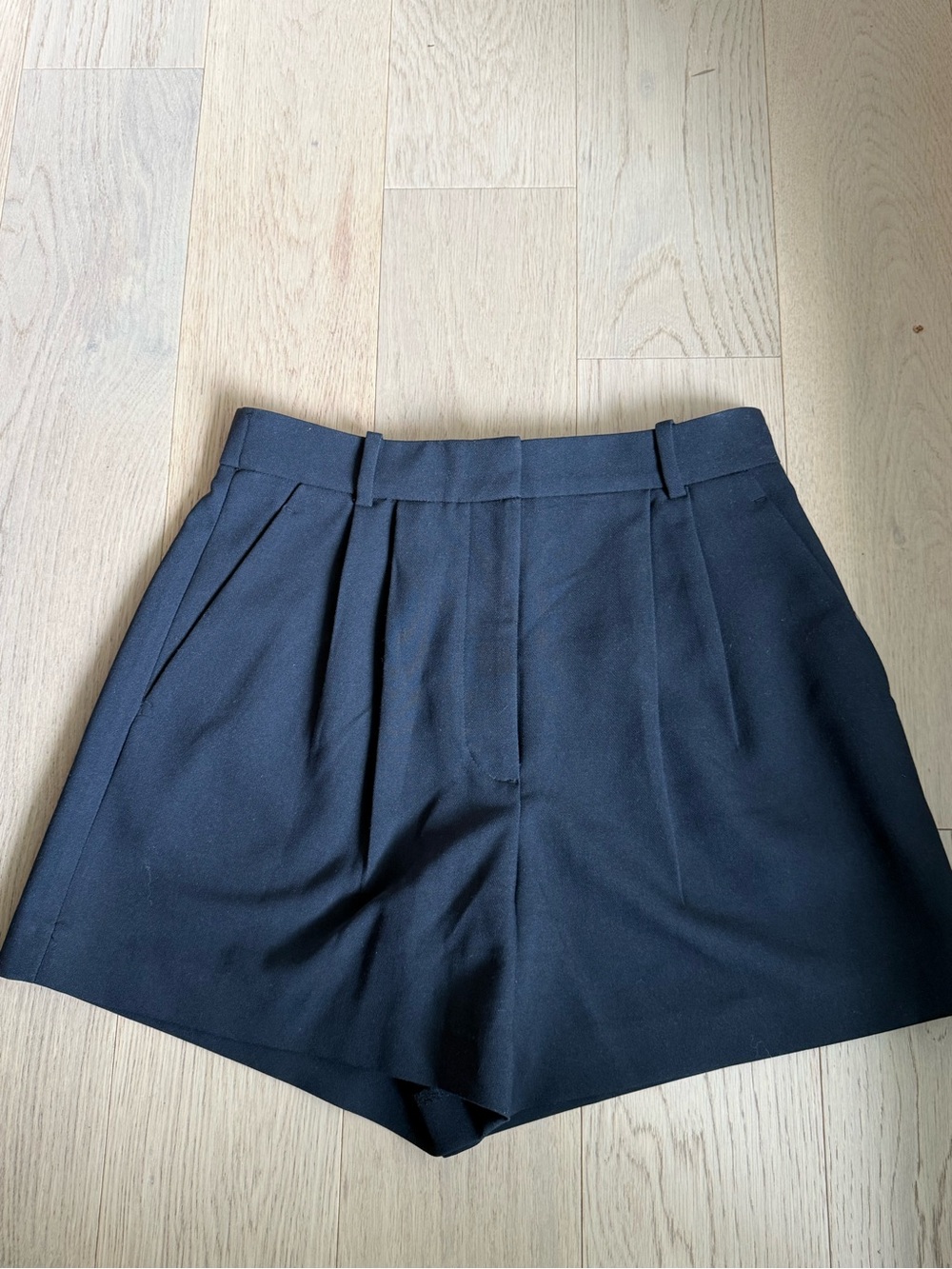 Abercrombie & Fitch High-Waist Black Pleated Women's Shorts size 4
